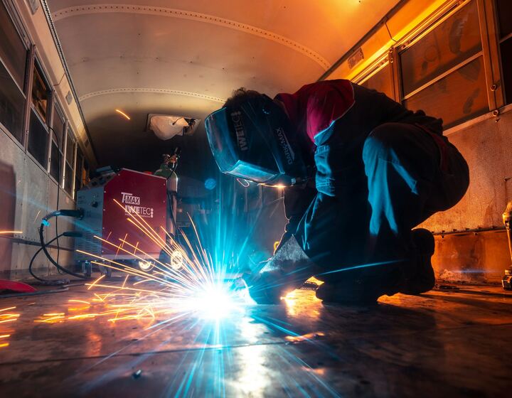 Fabrikasi custom & welding bersertifikat (ilustrasi)