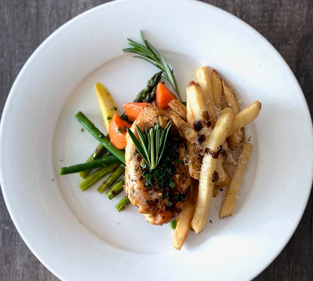 Ayam dengan kentang dan sayuran