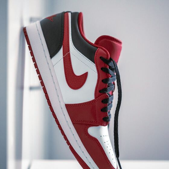 Sneaker terawat (ilustrasi)