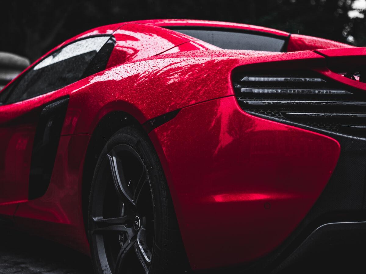 Mobil sport merah setelah coating