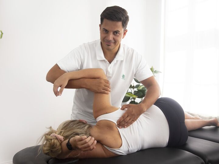 Manual therapy (ilustrasi)