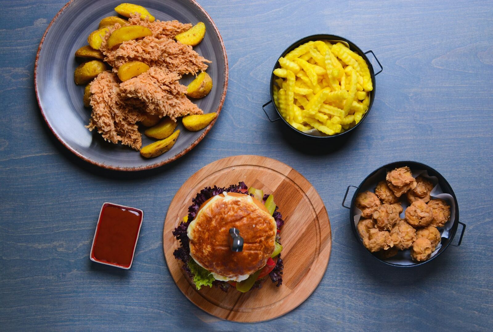 Sajian ayam goreng AYAM MERDEKA (ilustrasi)