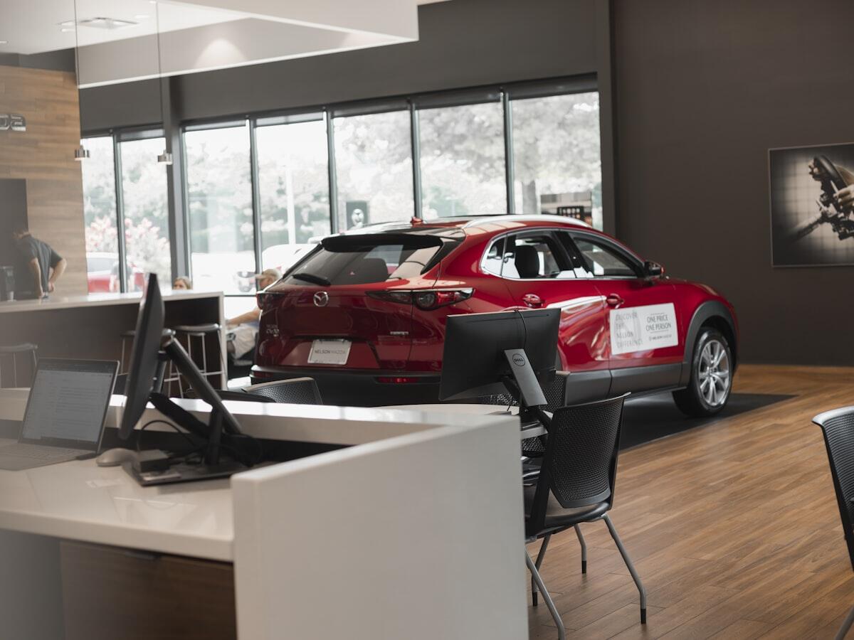 Hatchback 2020 bekas di showroom