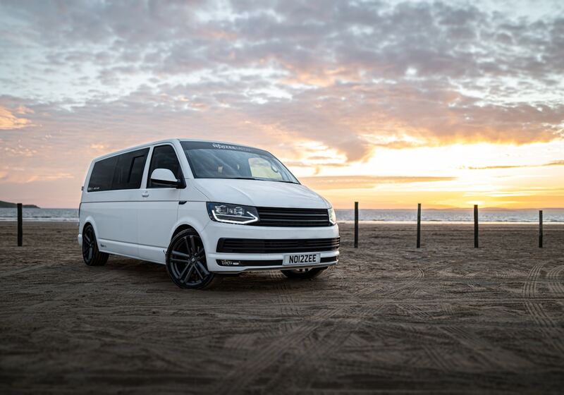 Van premium LAJUR (ilustrasi)